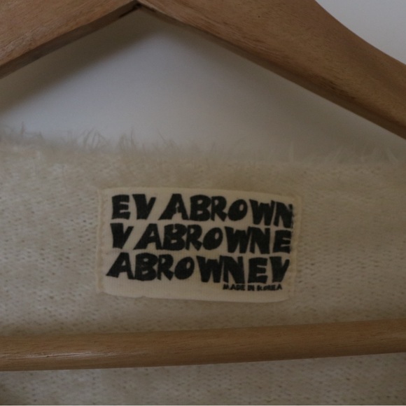 Fuzzy strawberry pearl shirt - Picture 3 of 3